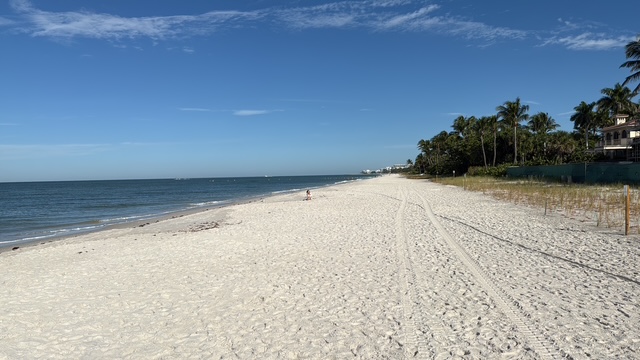 Lomberg.us Select Real Estate Naples Florida Beach Sand white Luxury Ocean Meer Strand Traumurlaub Haus kaufen
