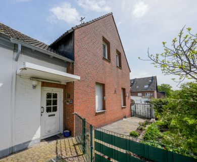 Vielseitiges Einfamilienhaus mit 3 Garagen in Grevenbroich Kapellen