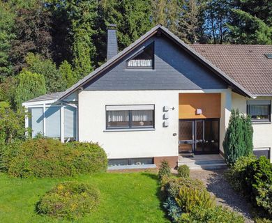 Freistehendes Einfamilienhaus mit ELW sucht neue Eigentümer!