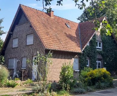 eine außergewöhnl. Liegenschaft mit Platz für alle(s): 2 Häuser + Nebengebäude und 4.600 m2 Grund !