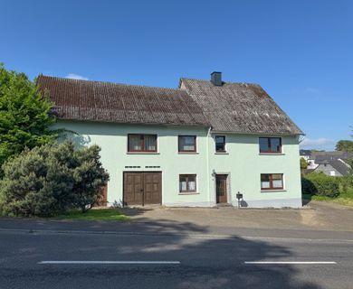 Einfamilienhaus mit großem Gartengrundstück und Ausbaureserve – Nähe Hachenburg!