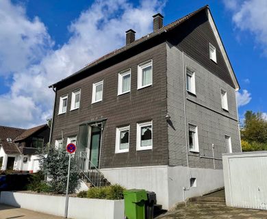 Geräumiges Ein- bzw. Zweifamilienhaus mit schönem Garten!