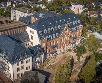 Elegantes Wohnen im historischen Kloster – Gehobene und helle 2 Zimmerwohnung mit Balkon!