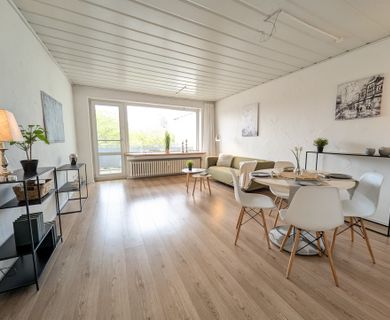 RESERVIERT!! Provisionsfrei- Attraktive Eigentumswohnung mit zwei Garagen in Voerde