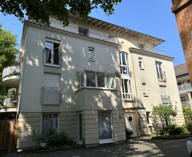Wiesbaden-Dichterviertel! Helle Penthouse-Wohnung mit umlaufendem Balkon!