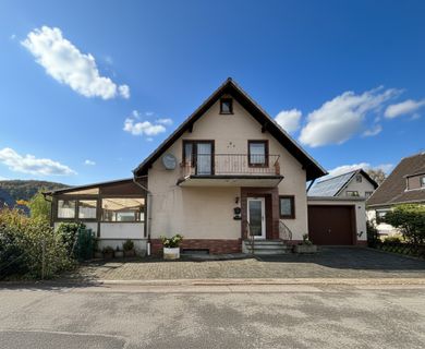 *RESERVIERT* Charmantes Einfamilienhaus mit großzügigem Wintergarten in ruhiger Wohngegend von Dattenfeld!