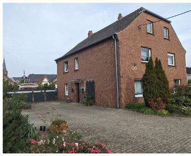 Einfamilienhaus mit Einliegerwohnung auf großem Grundstück in Xanten-Marienbaum