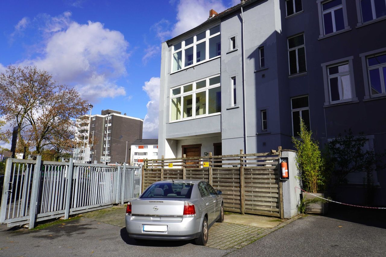 Rückansicht + Stellplätze