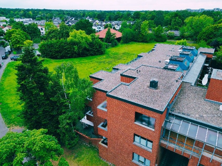 Großzügige 6-Zimmer-Maisonette mit Balkon, großer Terrasse  und  Tiefgaragenstellplatz