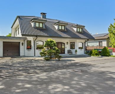 Exklusives Einfamilienhaus mit traumhaftem Gartenparadies in Lohmar