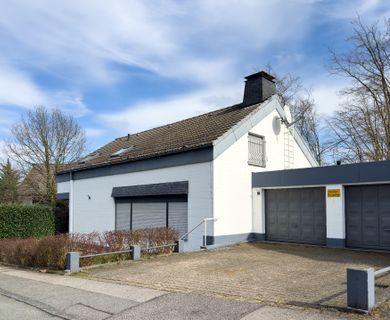 Alles andere als 0-8-15: Freistehendes Architektenhaus in Schwelm