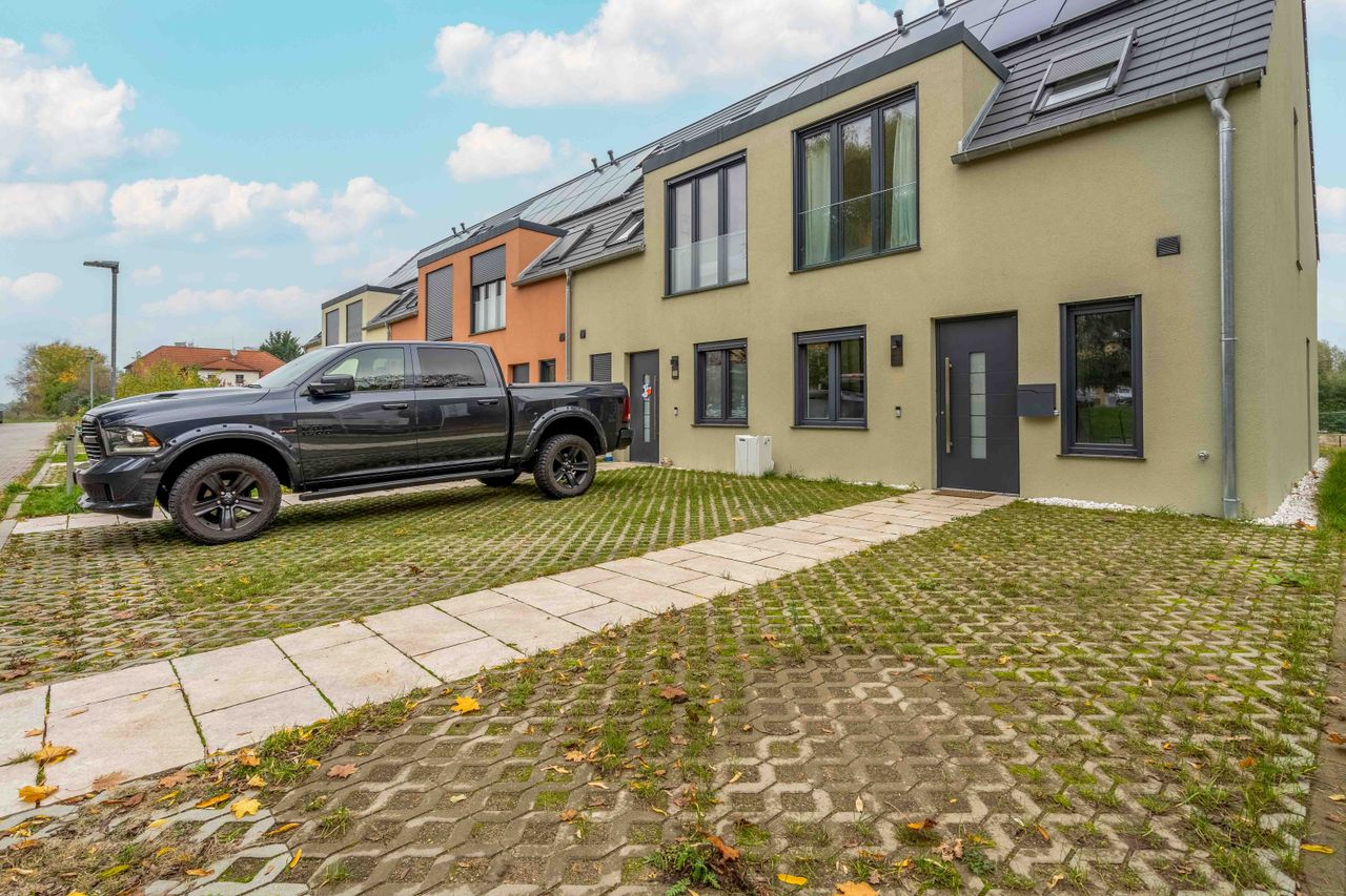 Modernes Energiesparhaus – 25 min von Potsdams Innenstadt – Garten, Parkplatz, Küche & Photovoltaik!