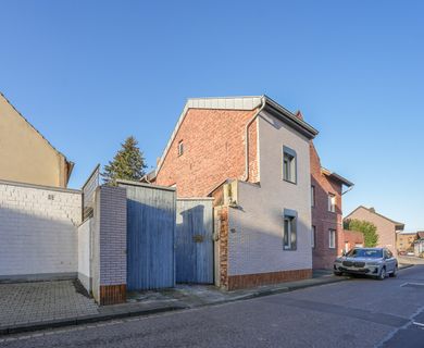 Einfamilienhaus mit 82m² Wfl. & sanierungsbedürftiges Wohnhaus im Doppelpack auf 1.216m² Grundstück