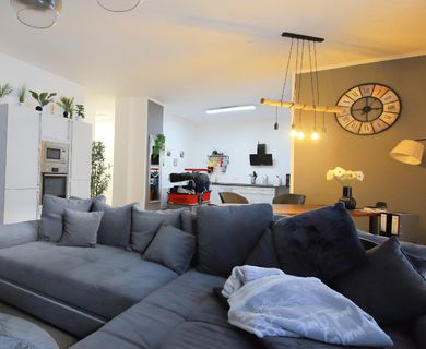GENUG PLATZ FÜR DIE GANZE FAMILIE! GROSSE ERDGESCHOSSWOHNUNG IM KREFELDER ZENTRUM ZU MIETEN