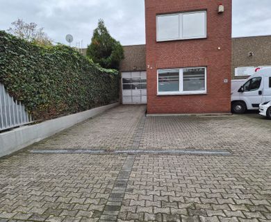 NEUSS NÄHE HAFEN/HAUPTBAHNHOF: HALLE/SERVICEFLÄCHE  MIT BÜROTRAKT IM GEWERBEGEBIET *KEIN KFZ*