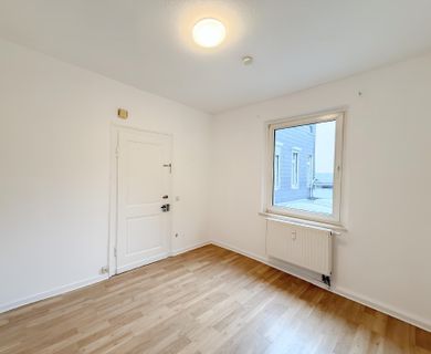 HOCHWERTIGE 2-ZIMMERWOHNUNG IM ALTBAU ZU MIETEN!