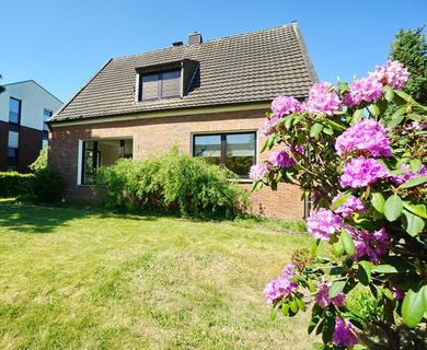 Geldern: Freistehendes Einfamilienhaus im Haagschen Feld mit Traumgrundstück
