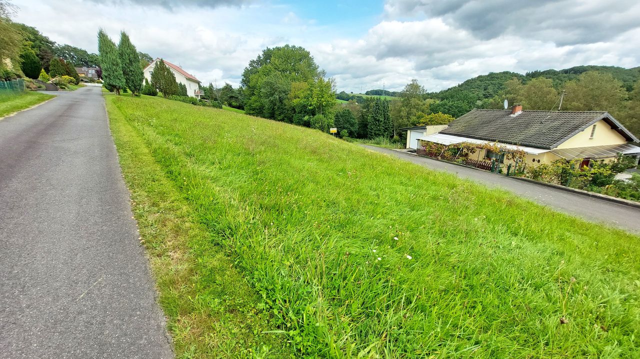 Großzügiges und sonniges Baugrundstück in attraktiver Höhenlage!