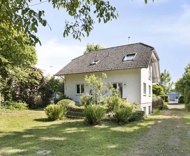 Zweifamilienhaus und Bungalow auf 2.412m² Traumgrundstück in Ratingen