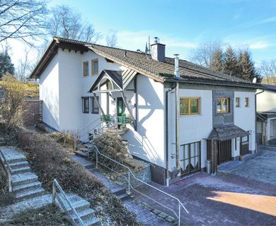Attraktives Einfamilienhaus mit Einliegerwohnung in ruhiger Höhenlage von Gummersbach-Derschlag!