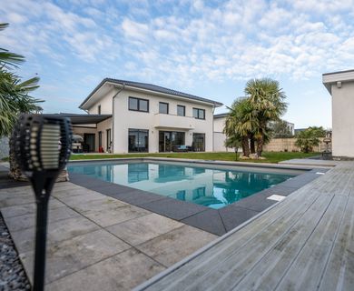 Exklusives Familienzuhause mit Pool, hochwertiger Ausstattung und luxuriösem Wohnkomfort