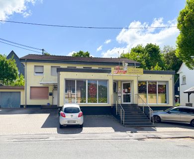 **REDUZIERT** Wohn- und Geschäftshaus in zentraler Lage von Reichshof – vielseitig nutzbar!