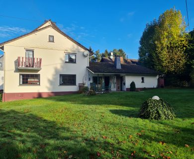 Sehr gepflegtes Einfamilienhaus mit Innenhof und uneinsehbarem Grundstück nähe Puderbach!