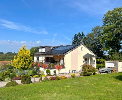 Top-saniert & keine Renovierungen nötig!  Geräumtes EFH mit ELW + Ausbaureserve! Frei ab sofort!