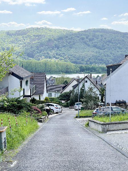 Rheinblick – tolles Baugrundstück in exponierter Lage zwischen Rhein und Weinbergen!
