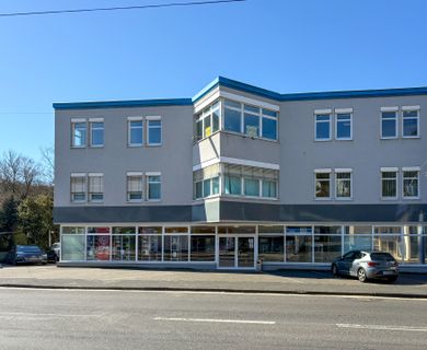 Attraktive & flexibel nutzbare Bürofläche im 2. OG, mit Aufzug in guter Lage. 
Auch teilbar für 2 Mietparteien nutzbar!