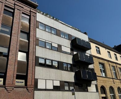 Seltene Gelegenheit: 4-Raum-Wohnung vis à vis des Adenauerplatz