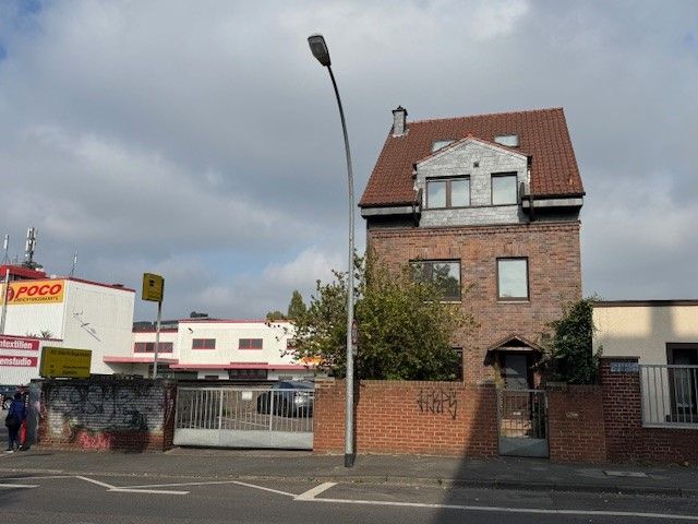 Einzigartiges Mehrfamilienhaus mit Halle und Garage  grenzenlose Möglichkeiten für Wohnen  und  Gewerbe