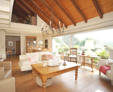 Traumhafte Maisonettewohnung mit ca. 130 m² Wfl./Nfl., Garage und Naturblick in Lev.-Bg.-Neukirchen!