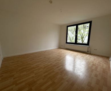 **FRISCH RENOVIERT** HELLE 2-ZIMMERWOHNUNG NAHE DES HELIOS KLINIKUMS IN KREFELD