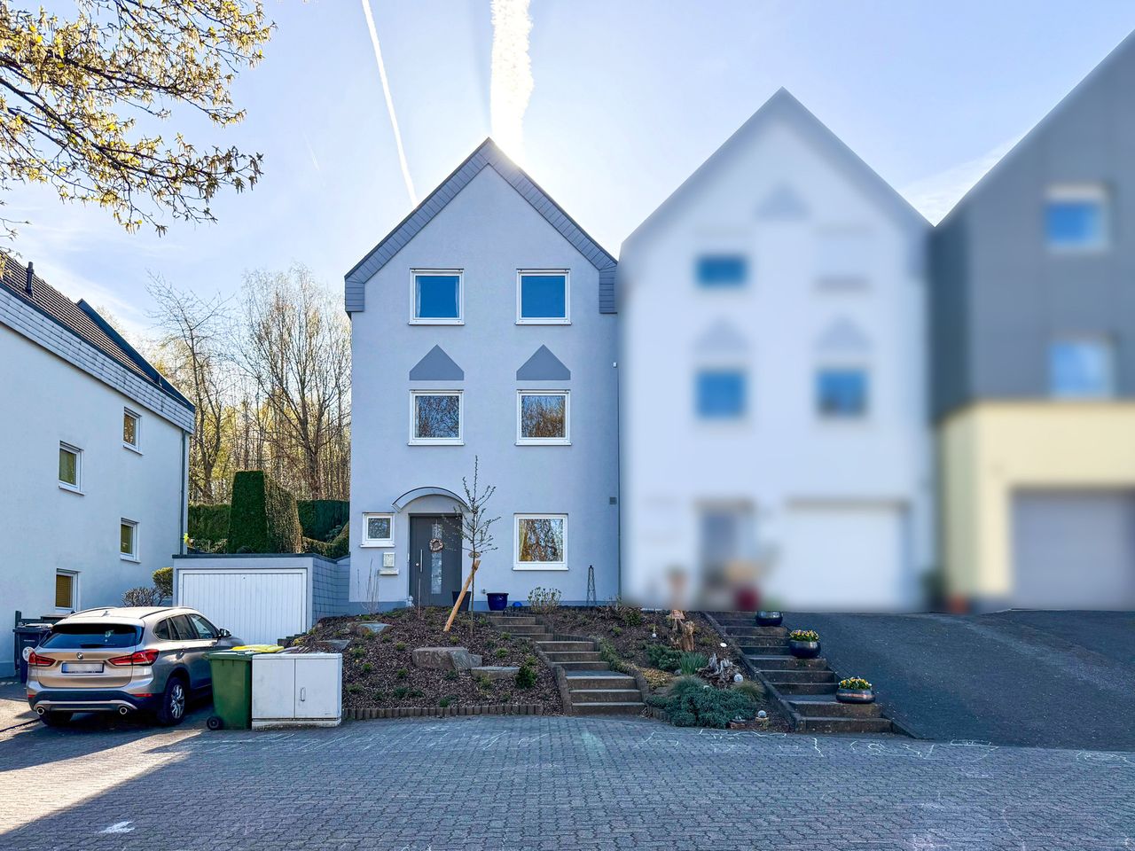 Frontansicht mit Garage