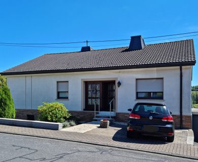 Familienfreundliches Haus mit großem Grundstück, Einliegerwohnung und herrlichem Ausblick