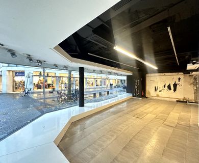 FUßGÄNGERZONE KREFELDS: MODERNE 96M² GROßE GESCHÄFTSFLÄCHE ZU VERMIETEN!