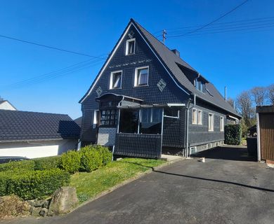 Großzügiges Wohnhaus mit vielseitigen Nutzungsmöglichkeiten – Zwei WE oder ein großes Zuhause für die ganze Familie!