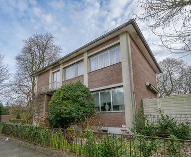 Naturnah/Zentral auf 157 m² Wohnfläche + ca. 97 m² ELW + 79 m² Gewerbefläche und Wald-Baugrundstück
