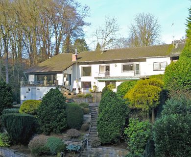Odenthal: Ca. 300 m² Wohnfläche – ca. 1300 m² Grundstück – Waldrandlage