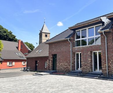 Erstbezug! Stilvolle Maisonettewohnung mit eigenem Eingang in ländlicher Idylle!