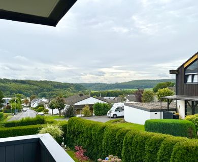 Top gepflegte 2 Zimmer Eigentumswohnung mit Balkon & Fernblick!