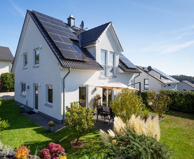 NEU im Angebot: Freistehendes, modernes und energieeffizientes Haus für Familien mit Kindern