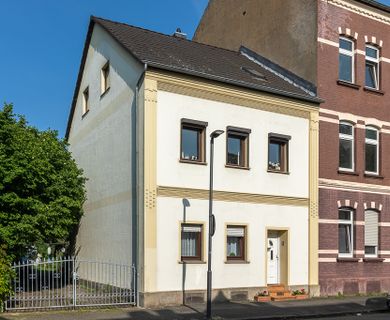 Zweifamilienhaus mit Charme und Potenzial in Leverkusen-Manfort