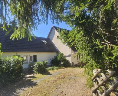 Gemütliches Einfamilienhaus mit ELW & großem Nebengebäude!