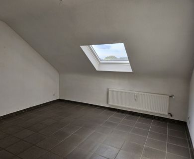 Moderne Dachgeschosswohnung in ruhiger Lage