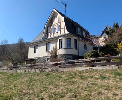 Charakteristisches Einfamilienhaus mit Sauna, großem Garten und einem tollen Naturblick!