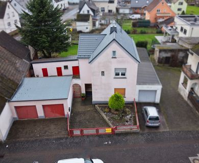 *RESERVIERT* Gepflegtes Einfamilienhaus mit Doppelgarage und großem Grundstück in Hundsangen!