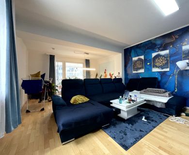 GUT AUFGETEILTE 3-ZIMMERWOHNUNG MIT BLICK AUF DEN KREFELDER OSTWALL!