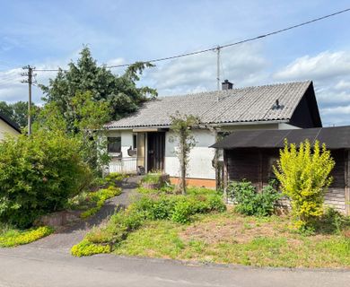 *RESERVIERT* Solider Bungalow mit Garten in toller und ruhiger Höhenlage!